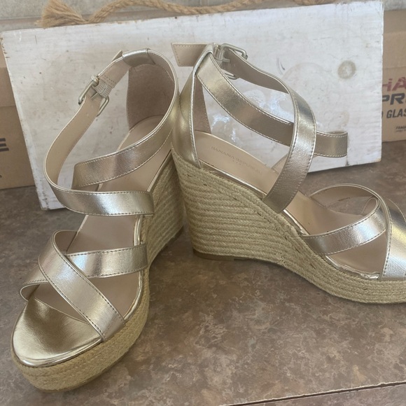 Banana Republic Gold wedges - Picture 1 of 7